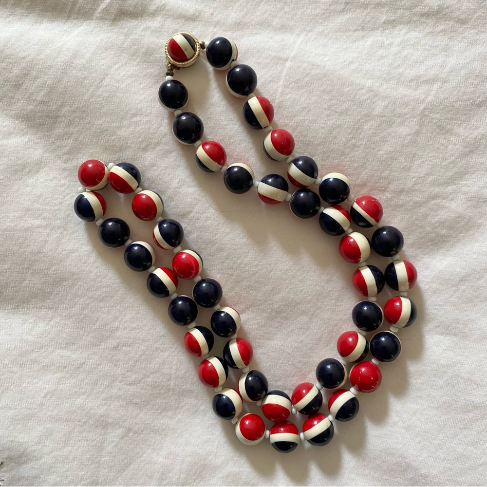 Vintage 1960s Red White & Blue Bead Necklace - Picture 6 of 12